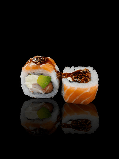 Buenos Aires: salmón, langostino, queso y palta, con láminas de salmón y salsa Buenos Aires