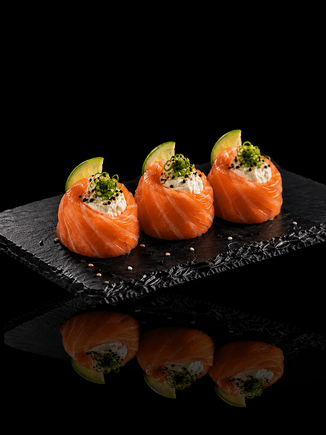 Geishas de salmón, parte de los combinados para eventos
