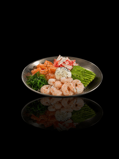 Classic Lango: salmon, langostino, kanikama, palta, queso y verdeo