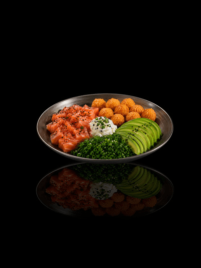 Salmon y lango furay: salmon, langostino furay, palta, queso y verdeo