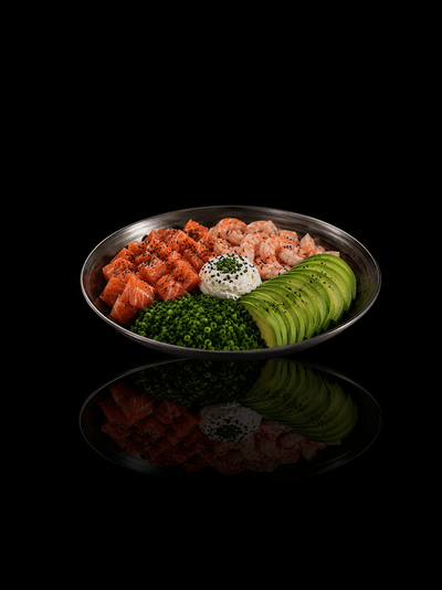 Salmon y lango: salmon, langostino, palta, queso y verdeo