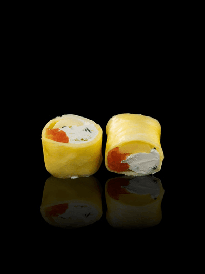 Exotic Feel: salmón ahumado, palmi queso Boom envuelto tamago