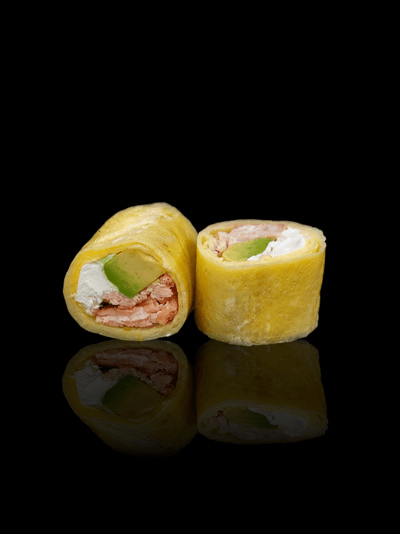 Miki Feel: salmón cocido, queso y palta, envuelto en tamago